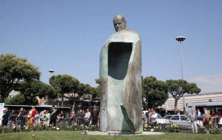 la statua p'er Papa